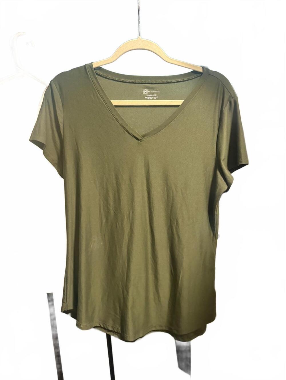 No Boundaries Olive Green V-Neck T-Shirt XL/15-17